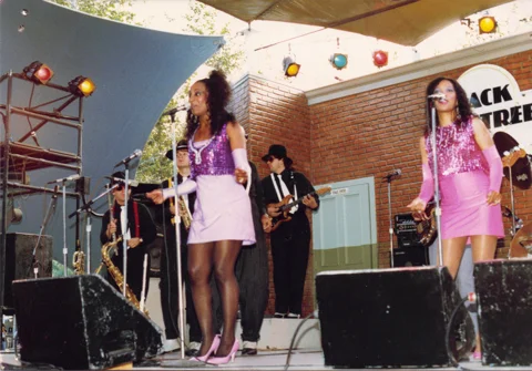 Monalisa Young photo archive: Performing